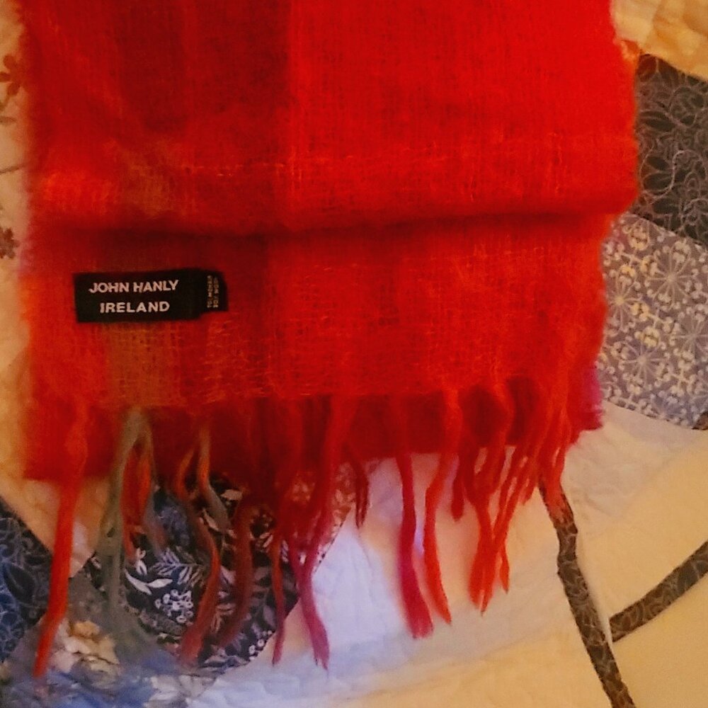 John Hanly, Ireland scarf. 70%mohair & 30%wool. Vibrant red colored hues. 🌺💮🪷
